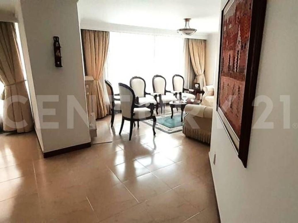 Apartamento de 3 alcobas en venta en San Patricio, Bogotá, 131 m² · foto 3 de 12