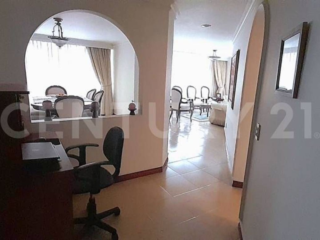 Apartamento de 3 alcobas en venta en San Patricio, Bogotá, 131 m² · foto 6 de 12