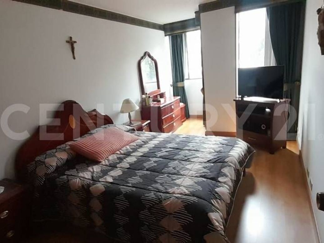 Apartamento de 3 alcobas en venta en San Patricio, Bogotá, 131 m² · foto 11 de 12