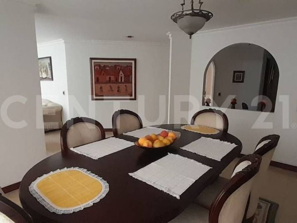 Apartamento de 3 alcobas en venta en San Patricio, Bogotá, 131 m² · foto 4 de 12