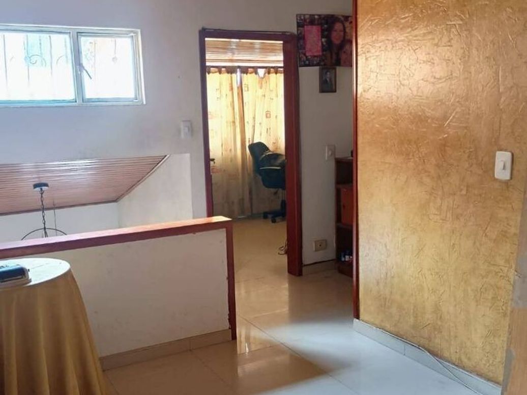Casa de 6 alcobas en venta en La Cabaña, Bogotá, 240 m² · foto 5 de 20