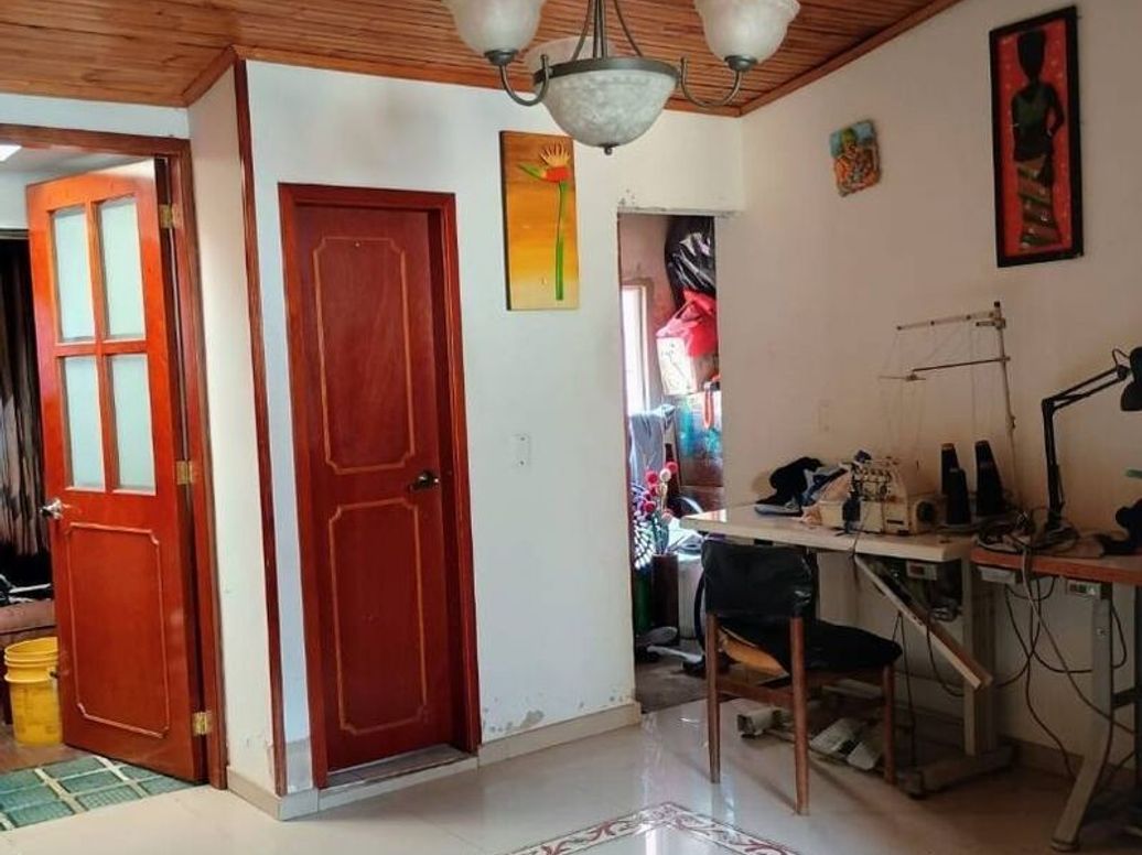 Casa de 6 alcobas en venta en La Cabaña, Bogotá, 240 m² · foto 9 de 20