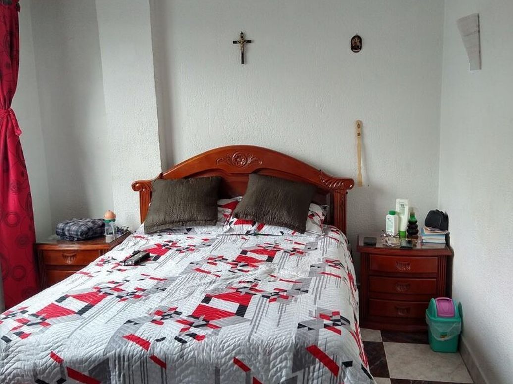 Casa de 5 alcobas en venta en Santa Yolanda, Bogotá, 144 m² · foto 9 de 15