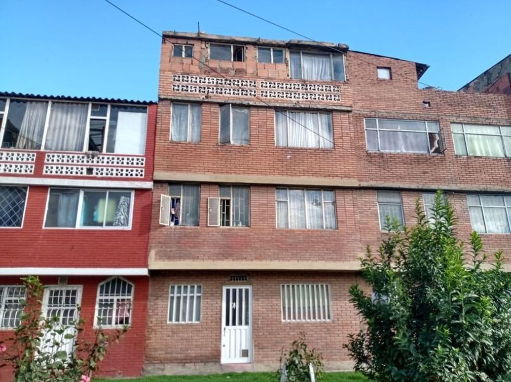 Casa de 11 alcobas en venta en Nuevo Kennedy - El Descanso, Bogotá, 288 m² · foto 2 de 10