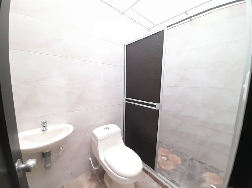 Casa de 12 alcobas en venta en Olaya, Bogotá, 378 m² · foto 2 de 20