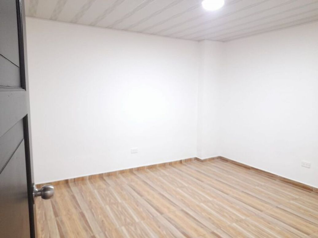Casa de 12 alcobas en venta en Olaya, Bogotá, 378 m² · foto 3 de 20