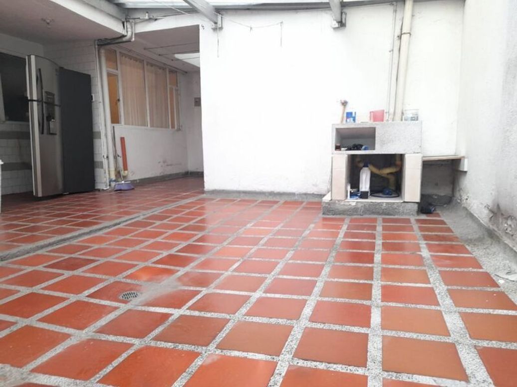 Casa de 9 alcobas en venta en La Cabaña, Bogotá, 236 m² · foto 9 de 15