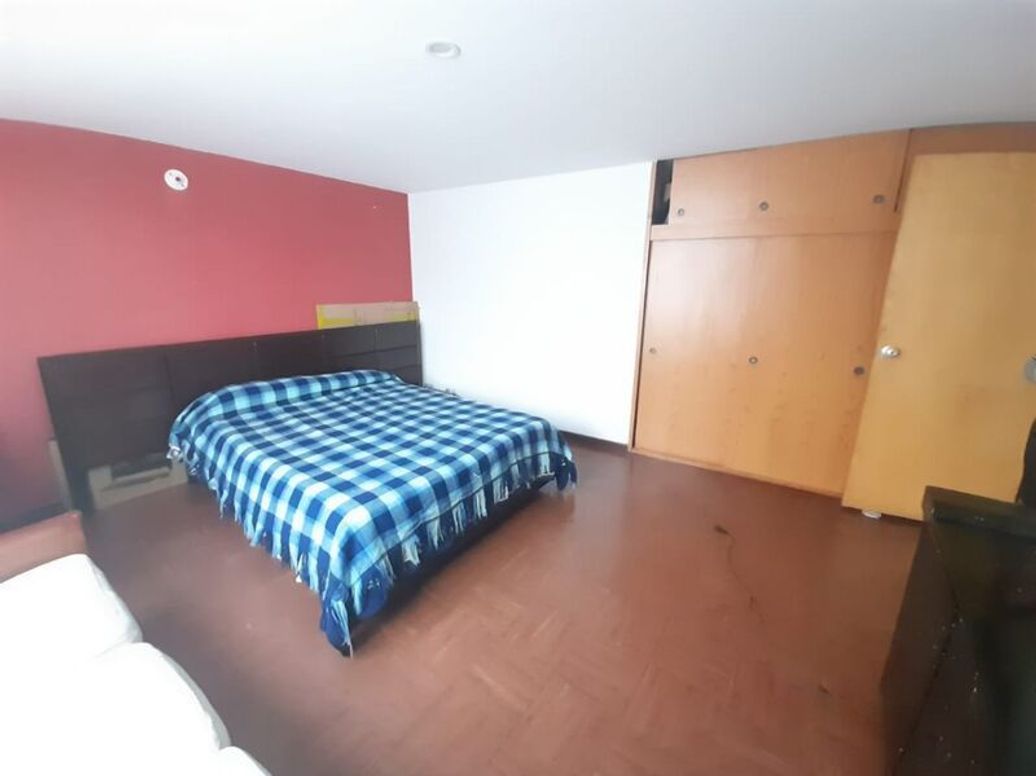 Casa de 9 alcobas en venta en La Cabaña, Bogotá, 236 m² · foto 8 de 15