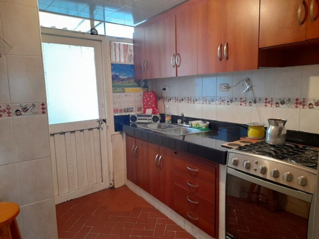 Casa de 9 alcobas en venta en La Cabaña, Bogotá, 236 m² · foto 2 de 15