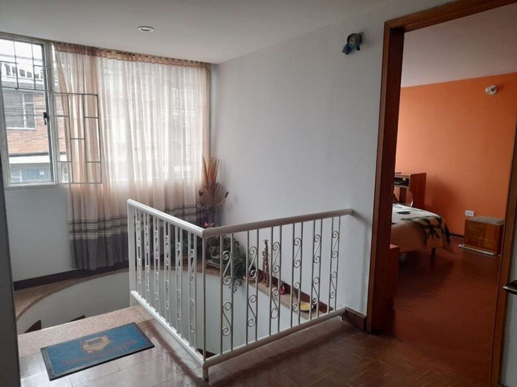 Casa de 9 alcobas en venta en La Cabaña, Bogotá, 236 m² · foto 14 de 15
