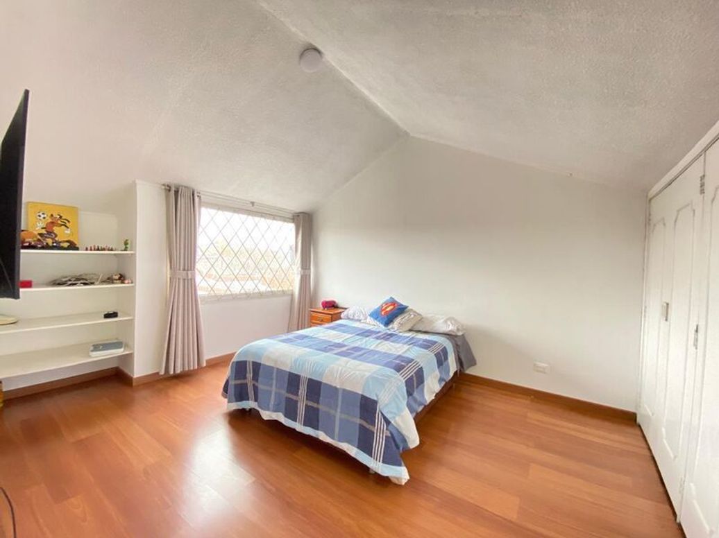 Casa de 5 alcobas en venta en Mónaco, Bogotá, 210 m² · foto 9 de 20