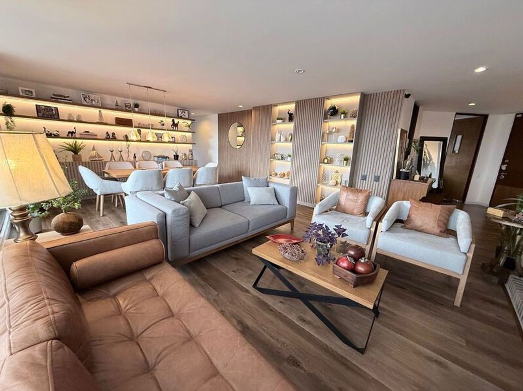 Apartamento de 3 alcobas en venta en Cr Versalles, Bogotá, 182 m² · foto 2 de 20