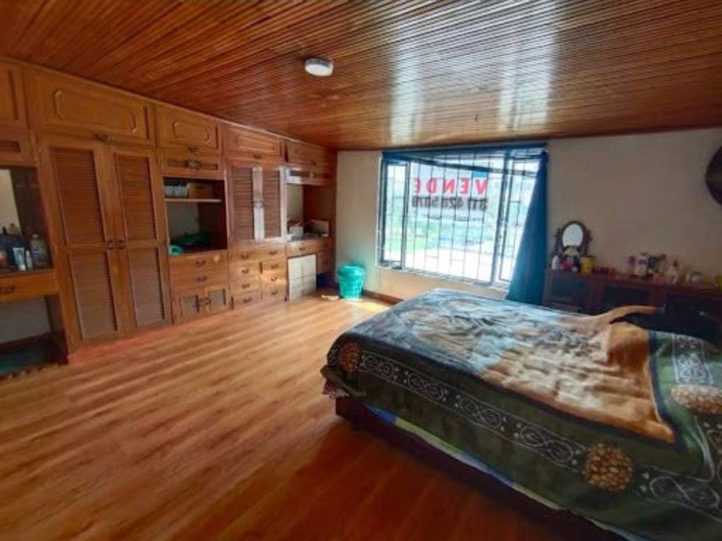 Casa de 10 alcobas en venta en Mandalay 1, Bogotá, 207 m² · foto 9 de 20