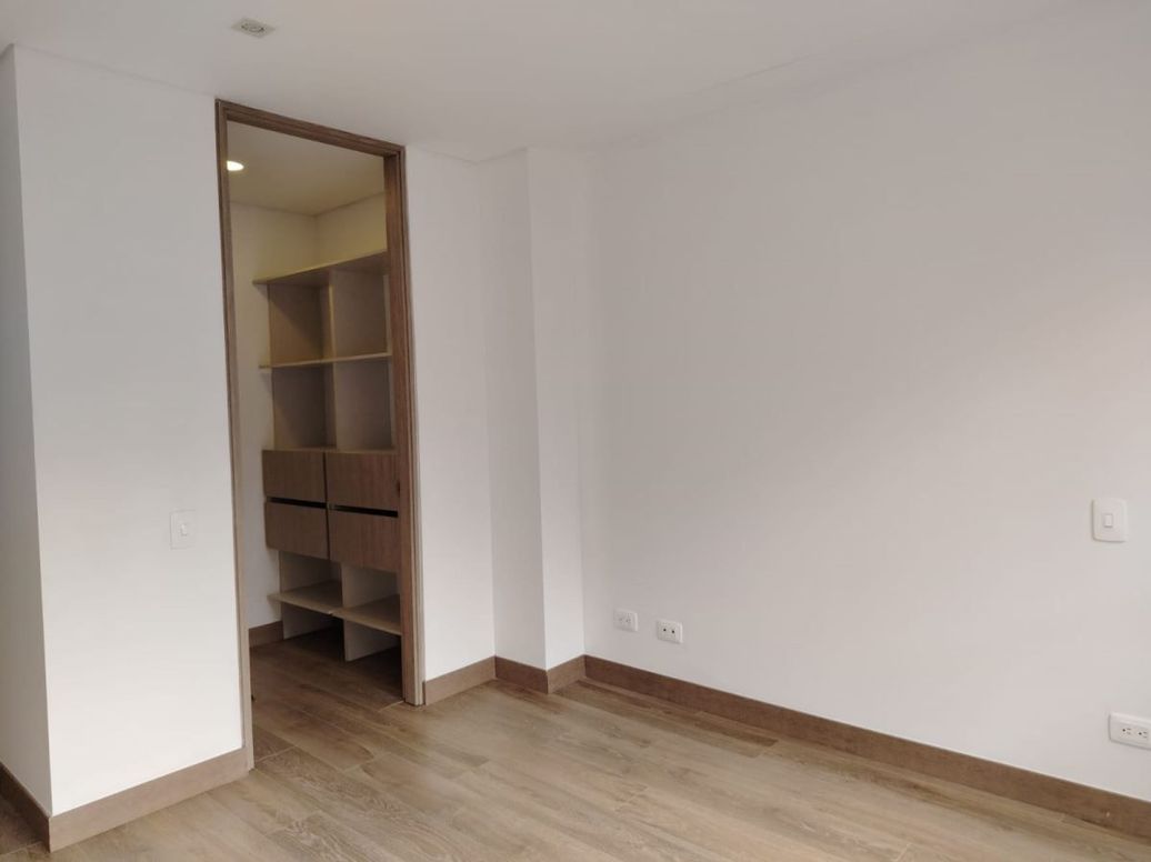 Apartamento de 1 alcoba en venta en El Cedro, Bogotá, 55 m² · foto 9 de 20