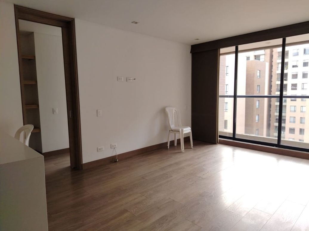 Apartamento de 1 alcoba en venta en El Cedro, Bogotá, 55 m² · foto 3 de 20