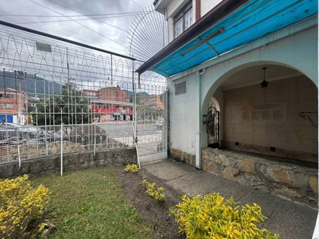 Casa de 5 alcobas en venta en La Soledad, Bogotá, 759 m² · foto 9 de 10