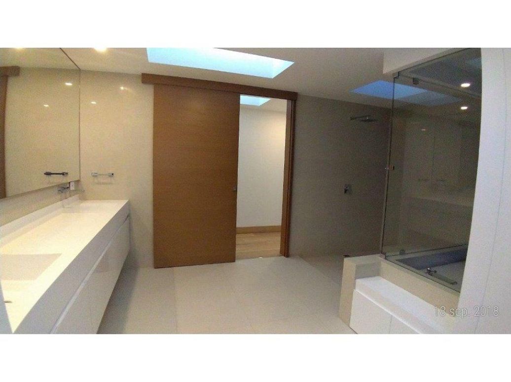 Apartamento de 3 alcobas en venta en Cerros De Suba, Bogotá, 255 m² · foto 18 de 20