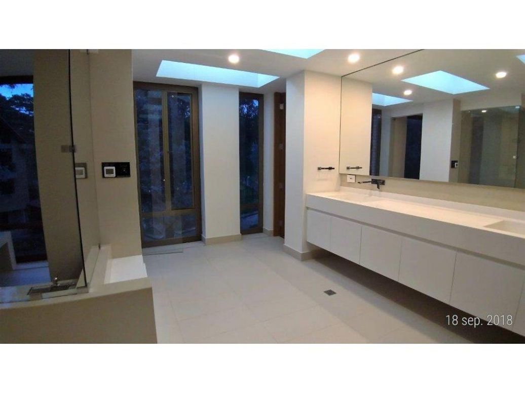 Apartamento de 3 alcobas en venta en Cerros De Suba, Bogotá, 255 m² · foto 19 de 20