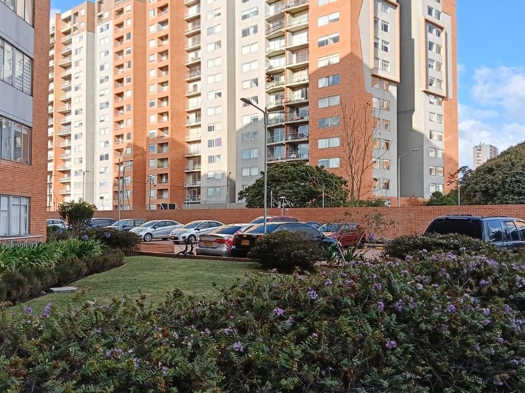 Apartamento de 3 alcobas en venta en San José De Bavaria, Bogotá, 77 m² · foto 2 de 20
