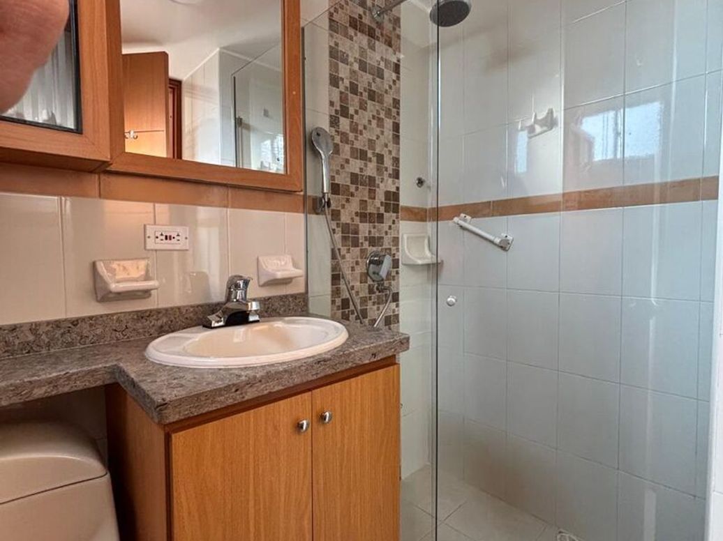 Apartamento de 2 alcobas en venta en Cedro Salazar, Bogotá, 80 m² · foto 6 de 11