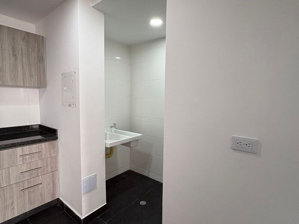 Apartamento de 2 alcobas en venta en Popular Modelo, Bogotá, 79 m² · foto 4 de 18