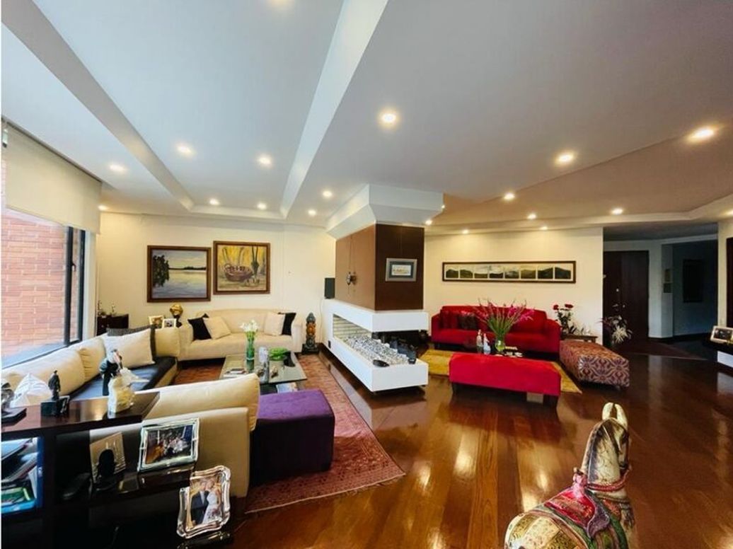 Apartamento de 3 alcobas en venta en La Cabrera, Bogotá, 260 m² · foto 2 de 20