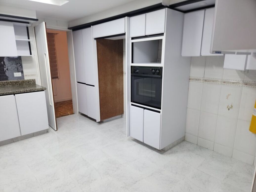 Apartamento de 3 alcobas en venta en Santa Barbara Central, Bogotá, 160 m² · foto 6 de 14