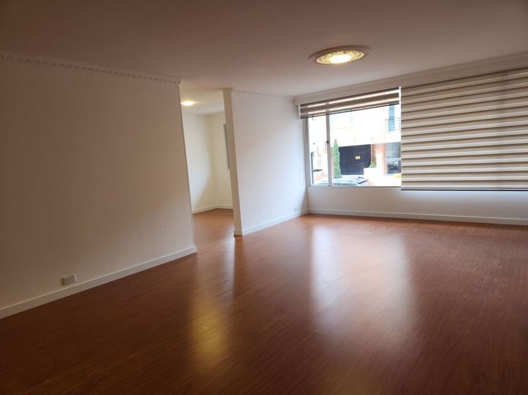 Apartamento de 3 alcobas en venta en Santa Barbara Central, Bogotá, 160 m² · foto 3 de 14