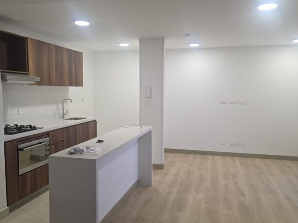 Apartamento de 2 alcobas en venta en Casa Blanca, Bogotá, 73 m² · foto 2 de 8