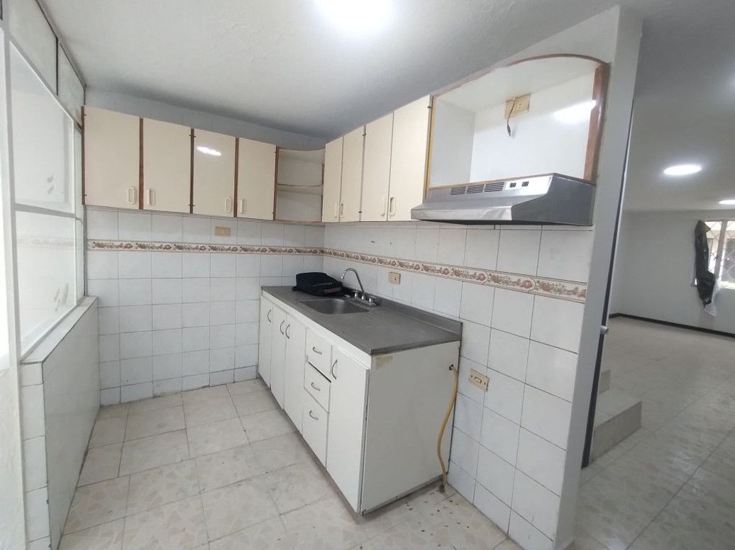 Casa en venta en Villas De Granada, Bogotá · foto 3 de 20