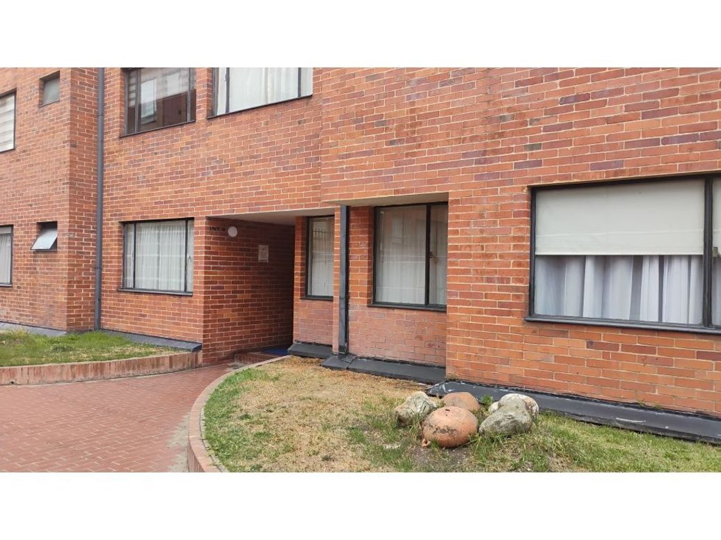 Apartamento de 3 alcobas en venta en Cedritos, Bogotá, 64 m² · foto 2 de 18