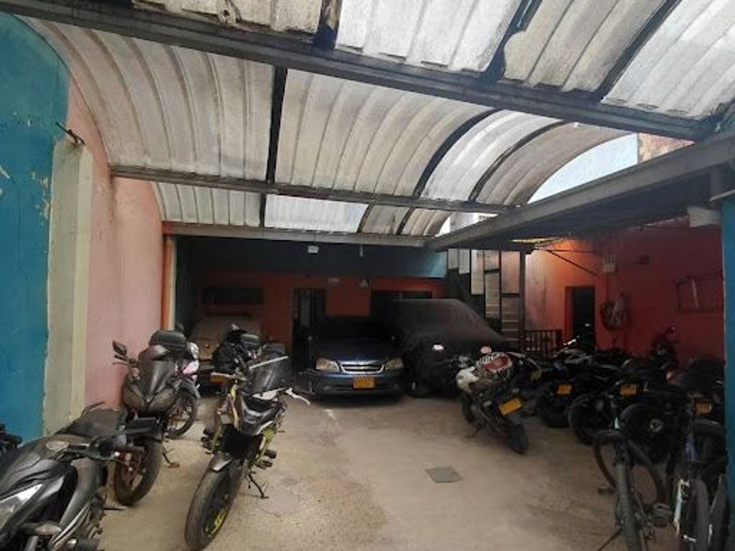 Casa de 10 alcobas en venta en La Cabaña, Bogotá, 247 m² · foto 4 de 18
