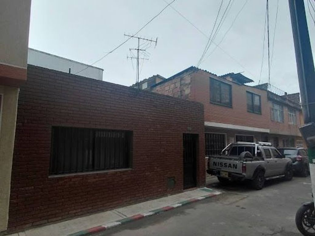 Casa de 10 alcobas en venta en La Cabaña, Bogotá, 247 m² · foto 17 de 18
