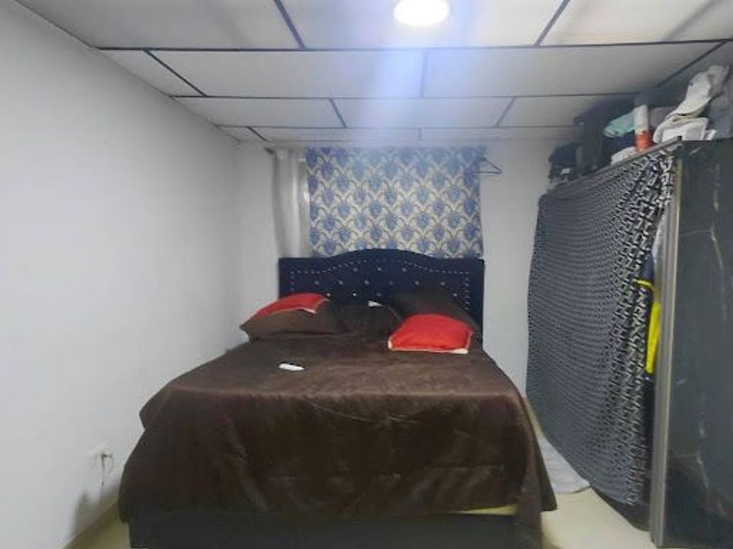 Casa de 10 alcobas en venta en La Cabaña, Bogotá, 247 m² · foto 7 de 18