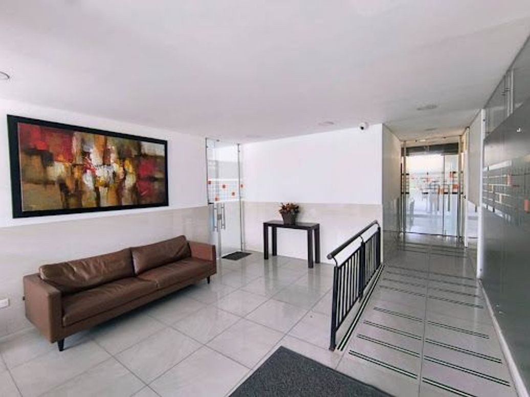 Apartamento de 1 alcoba en venta en El Batán, Bogotá, 48 m² · foto 2 de 19