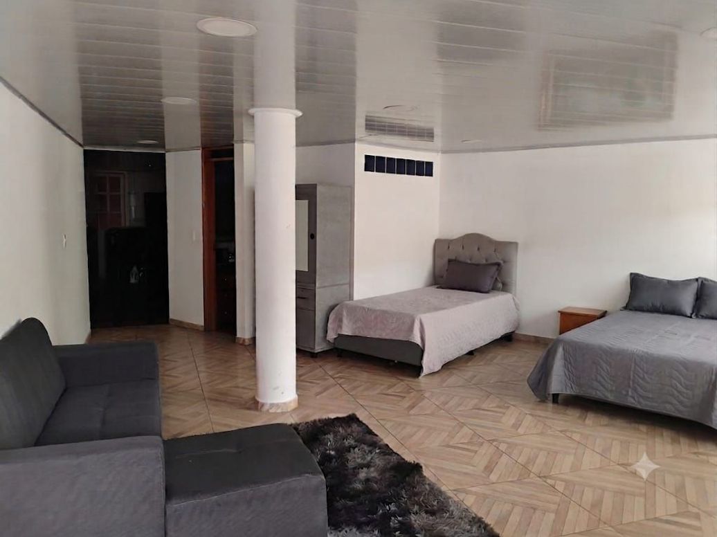 Casa de 6 alcobas en venta en Bosque Calderón, Bogotá, 507 m² · foto 2 de 20