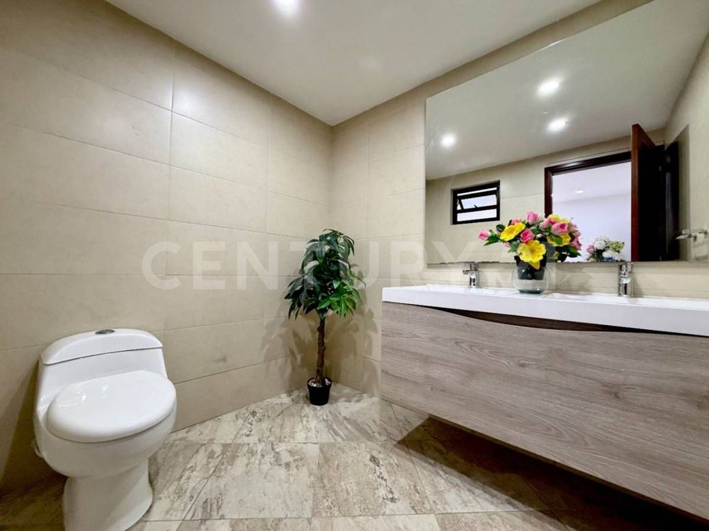 Casa de 8 alcobas en venta en Santa Barbara Alta, Bogotá, 652 m² · foto 6 de 20