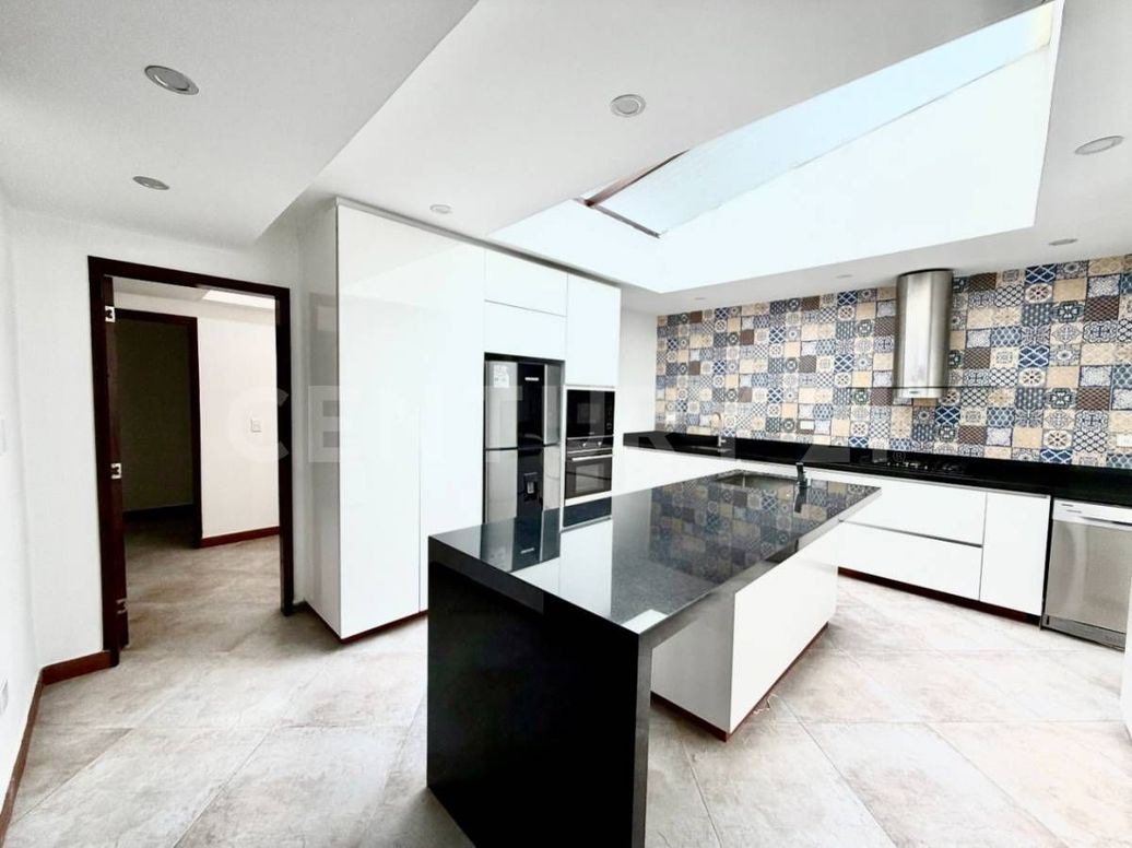 Casa de 8 alcobas en venta en Santa Barbara Alta, Bogotá, 652 m² · foto 4 de 20