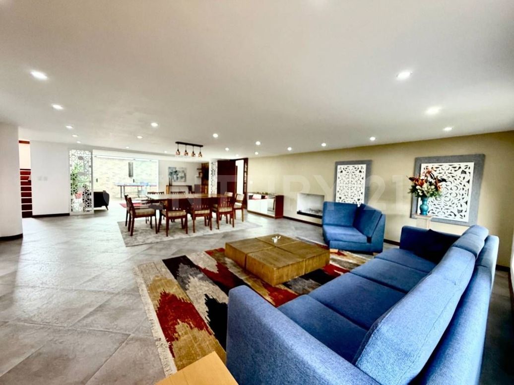 Casa de 8 alcobas en venta en Santa Barbara Alta, Bogotá, 652 m² · foto 2 de 20