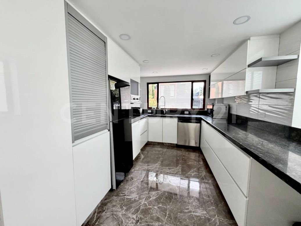 Casa de 8 alcobas en venta en Santa Barbara Alta, Bogotá, 652 m² · foto 17 de 20