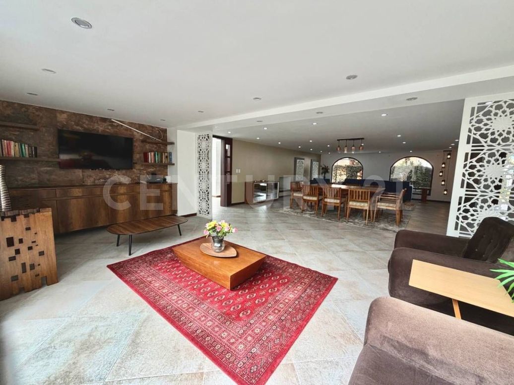 Casa de 8 alcobas en venta en Santa Barbara Alta, Bogotá, 652 m² · foto 3 de 20