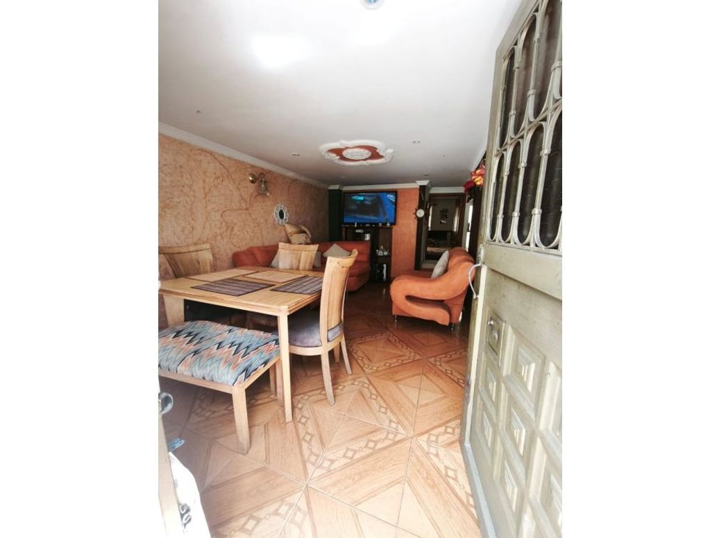 Casa de 5 alcobas en venta en Chircales Del Sur, Bogotá, 103 m² · foto 2 de 17