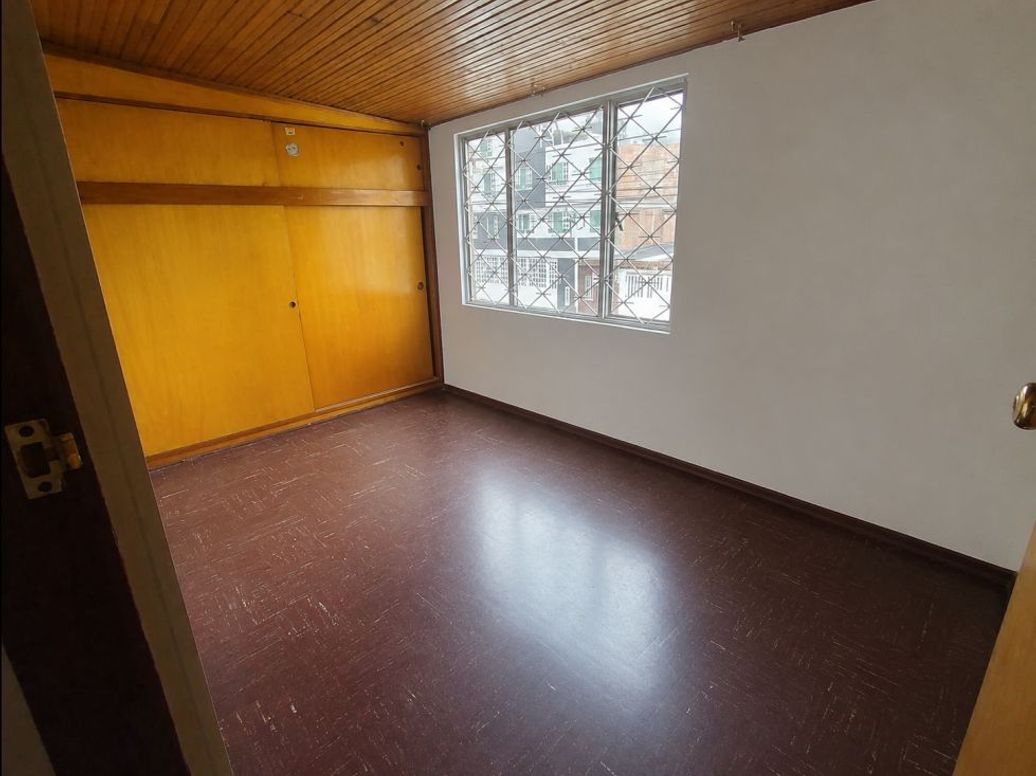 Casa de 5 alcobas en venta en Country Sur, Bogotá, 140 m² · foto 5 de 20