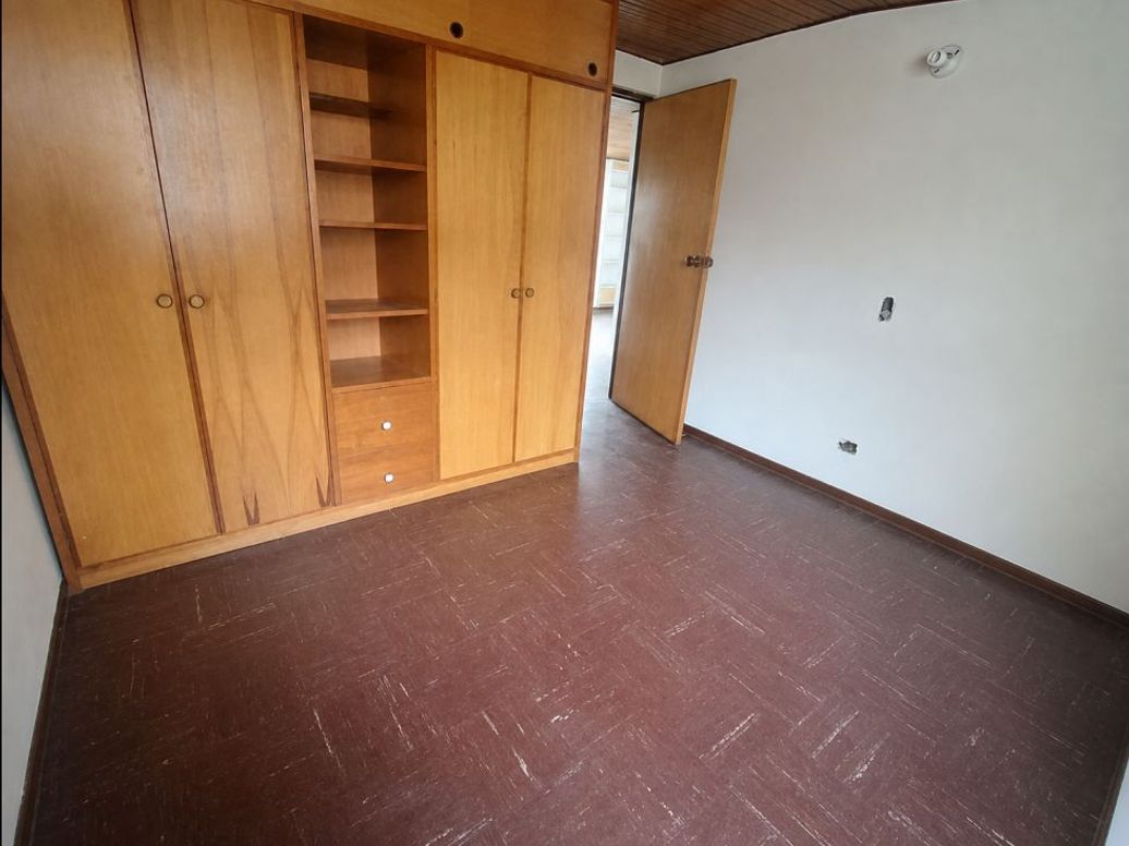 Casa de 5 alcobas en venta en Country Sur, Bogotá, 140 m² · foto 4 de 20