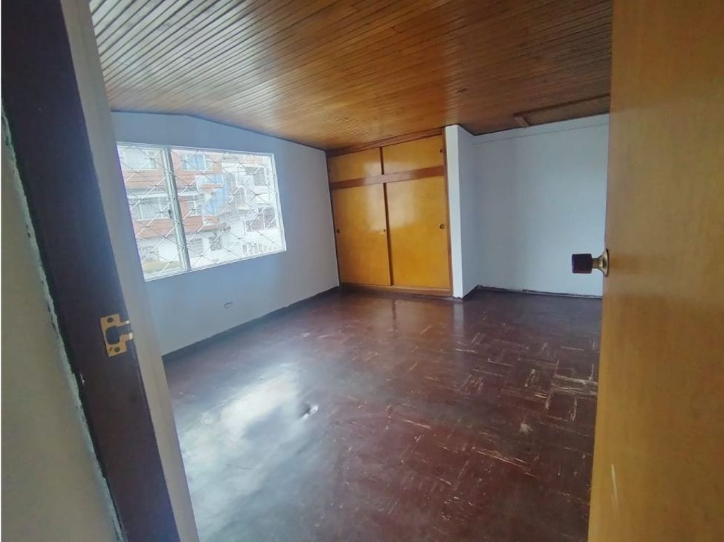Casa de 5 alcobas en venta en Country Sur, Bogotá, 140 m² · foto 3 de 20
