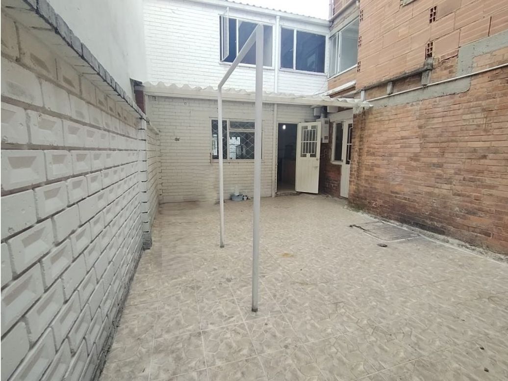 Casa de 5 alcobas en venta en Country Sur, Bogotá, 140 m² · foto 18 de 20