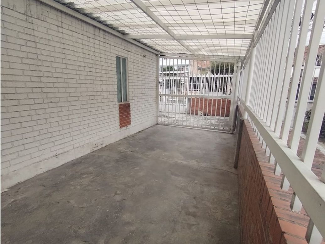 Casa de 5 alcobas en venta en Country Sur, Bogotá, 140 m² · foto 13 de 20