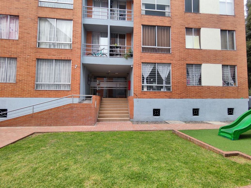 Apartamento de 3 alcobas en venta en Playas De Jaboque, Bogotá, 60 m² · foto 2 de 20