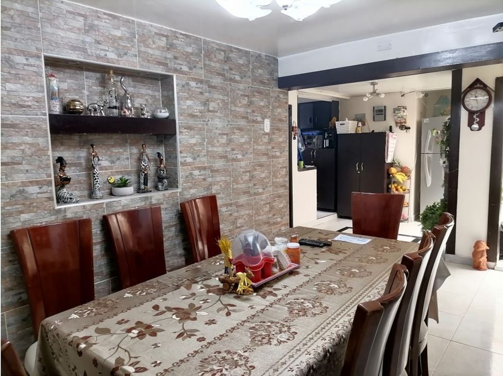 Casa de 4 alcobas en venta en Versalles, Bogotá, 231 m² · foto 3 de 20