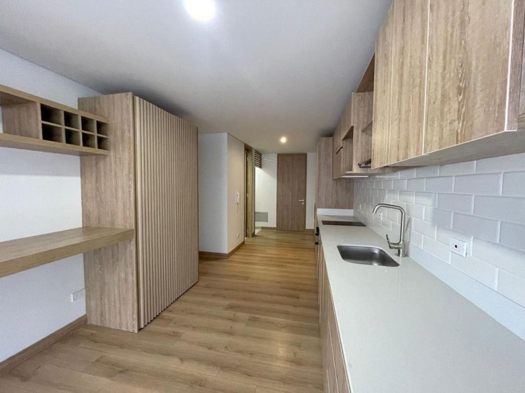 Apartamento de 1 alcoba en venta en Santa Barbara Occidental, Bogotá, 58 m² · foto 3 de 20